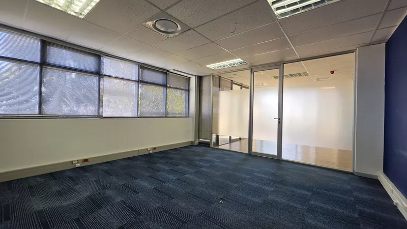 409 m² Office to let in Tygerberg Office Park, Tygerberg Office Park - Plattekloof House (photo 32)