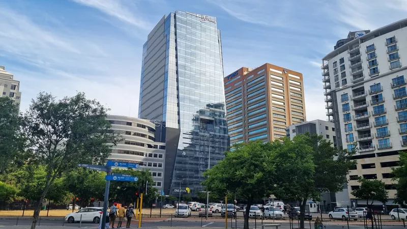 625 m² Property to let in Cape Town City Centre/CBD, 35 Lower Long (photo 2)