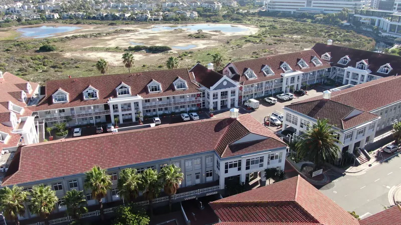 432 m² Office to let in Century Square, Century Square - Block D (photo 3)