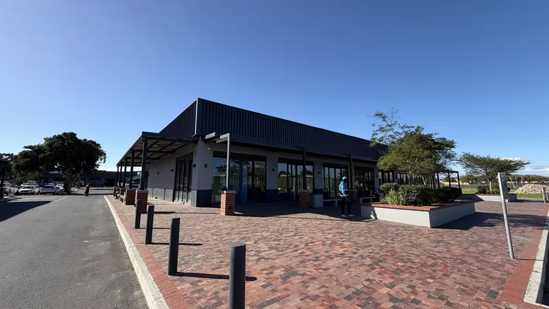 800 m² Retail property to let in Brackenfell, Brackenfell Shopping Centre (photo 24)