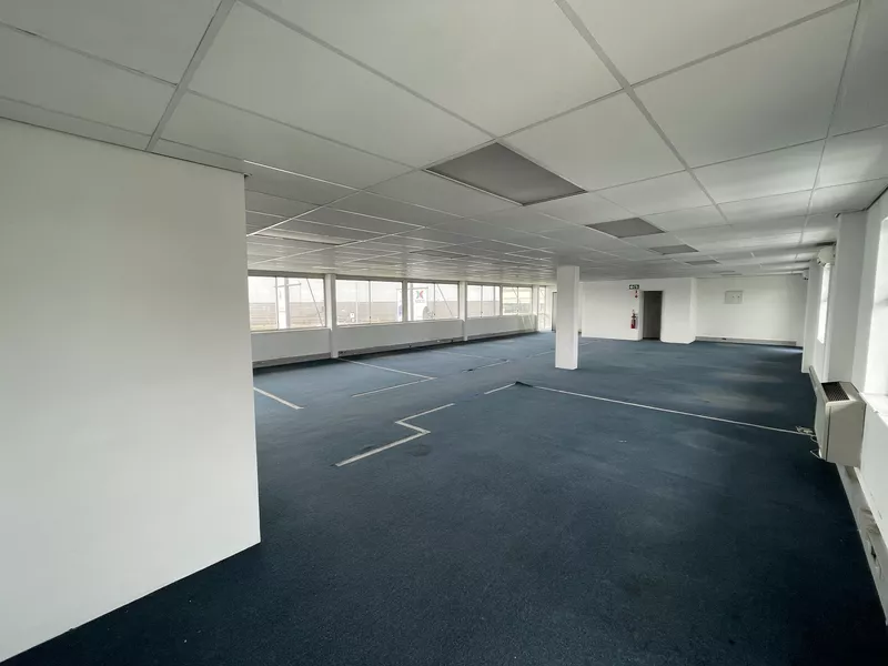 232 m² Office to let in Marconi Beam, Spearhead Business Park (photo 5)