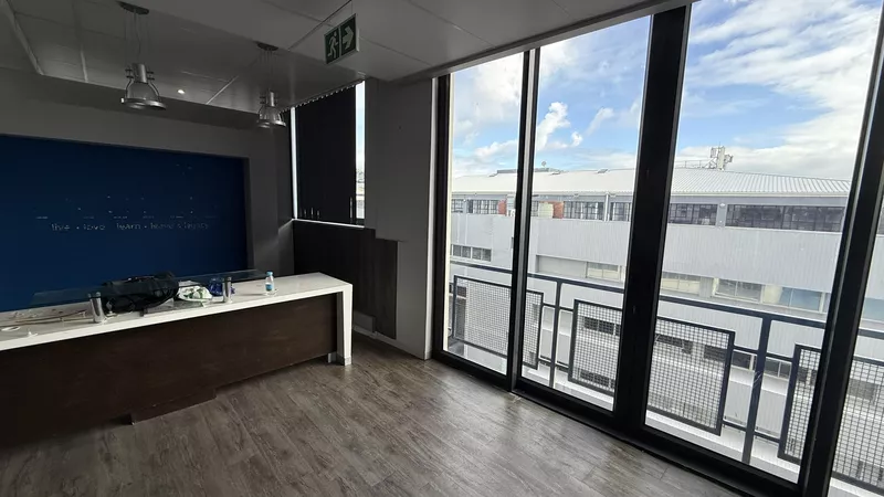 2 300 m² Office to let in Observatory, Deneb House (photo 9)