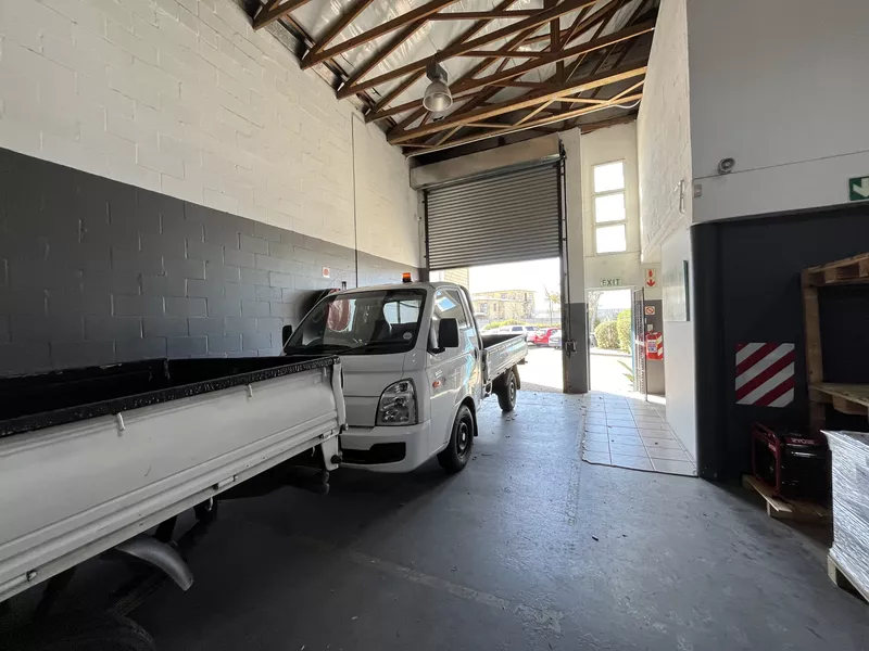 202 m² Industrial to let in Airport Industrial, Airport Business Park (photo 7)