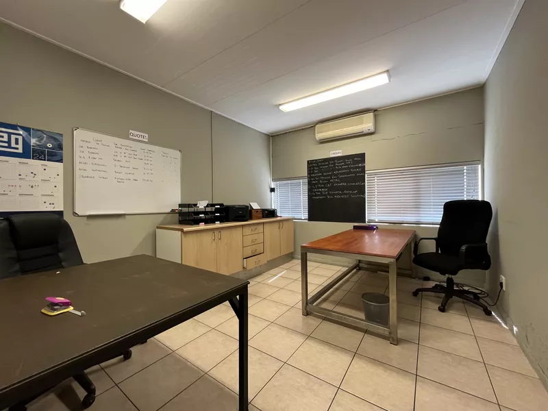 1 300 m² Industrial to let in Parow Industrial, 30 Junction Road (photo 16)