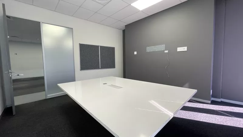 720 m² Office to let in Woodstock, The Boulevard (photo 23)