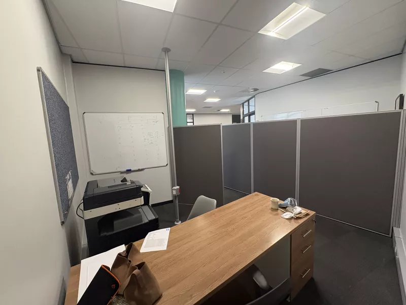 305 m² Office to let in Durbanville, Village Square (photo 16)