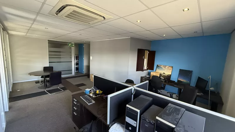 141 m² Office to let in Mowbray, River Park (photo 10)