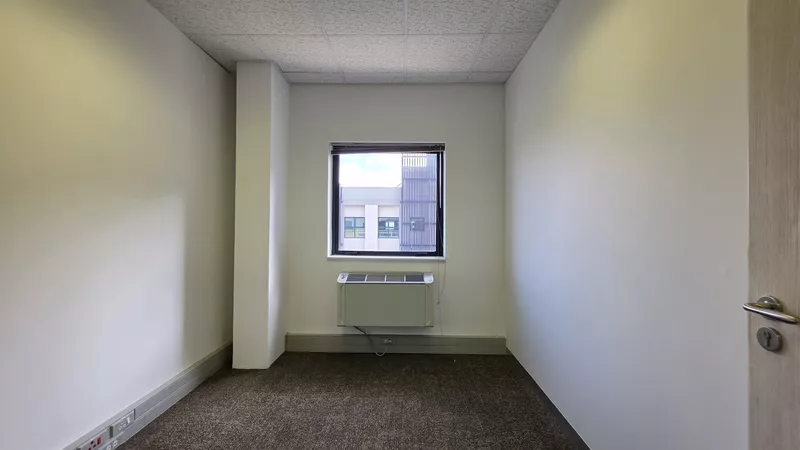222 m² Office to let in Century Square, Knowledge Park 3 (photo 20)