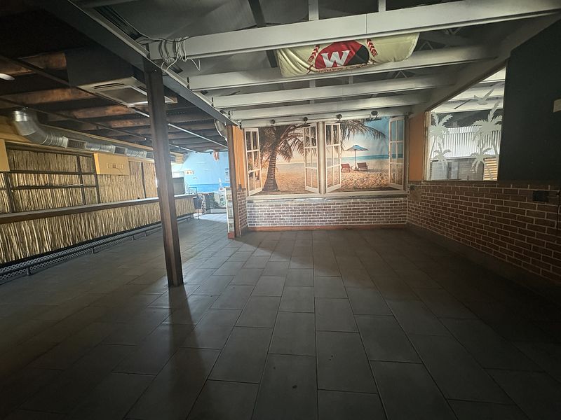 589 m² Retail property to let in Durbanville, Village Square (photo 32)