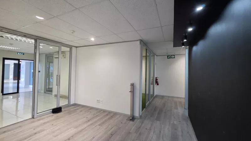 224 m² Office to let in Parow, De Tijger Business Park Building 2 (photo 14)