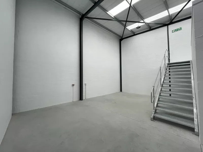 132 m² Industrial for sale in River Park 3, Titan Park (photo 4)