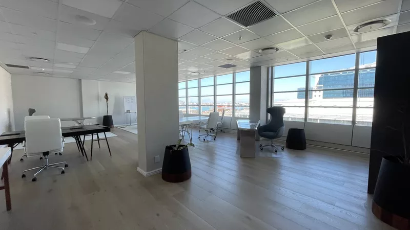 339 m² Office to let in Cape Town City Centre/CBD, Convention Towers (photo 17)