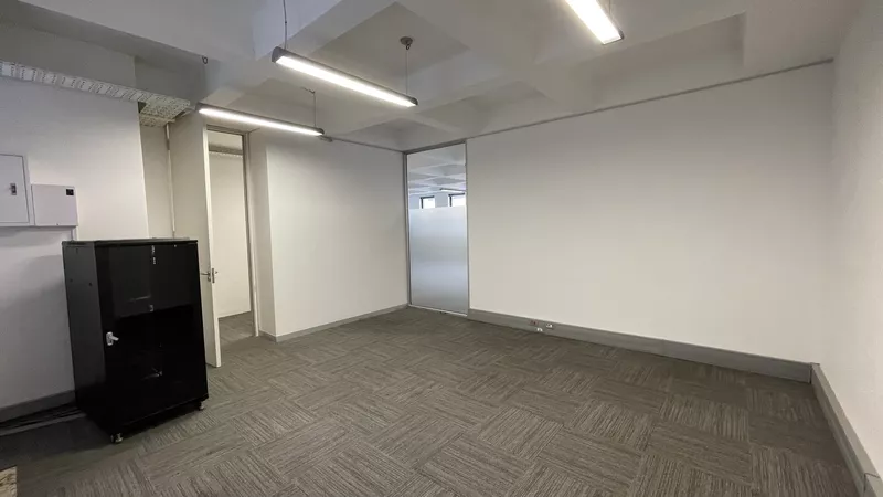 169 m² Office to let in Cape Town City Centre/CBD, 19 Louis Gradner (photo 8)