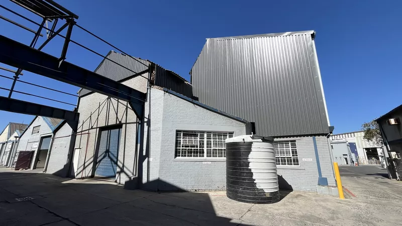 633 m² Industrial to let in Woodstock, Nearby Industrial Park (photo 4)