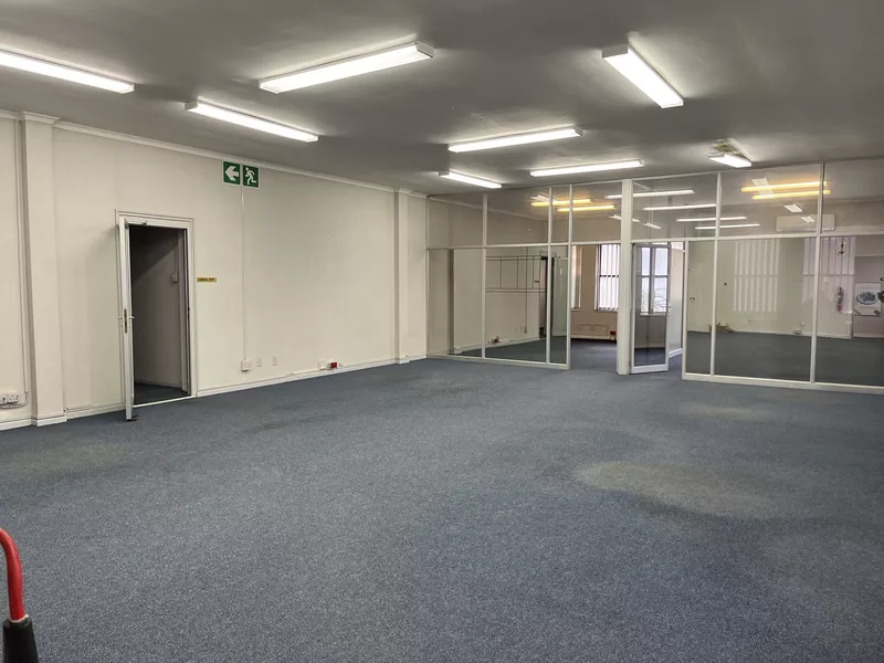 301 m² Office to let in Paarden Eiland, Office Space To Rent In Paarden Eiland (photo 1)