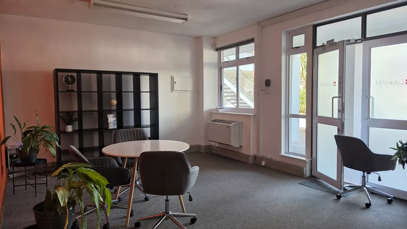 560 m² Office to let in Century Square, Century Square - Block F (photo 11)