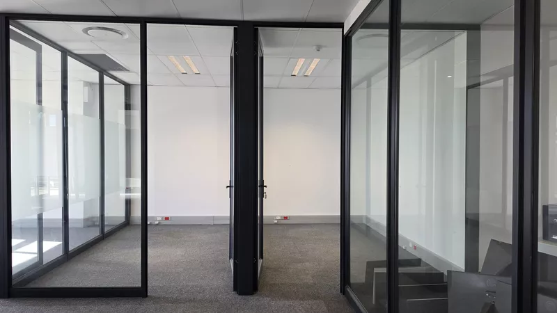 192 m² Office to let in Grosvenor Square, Grosvenor Square - Block A (photo 25)