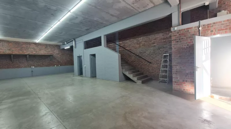 660 m² Industrial to let in Westlake, 15 Westlake Drive (photo 2)