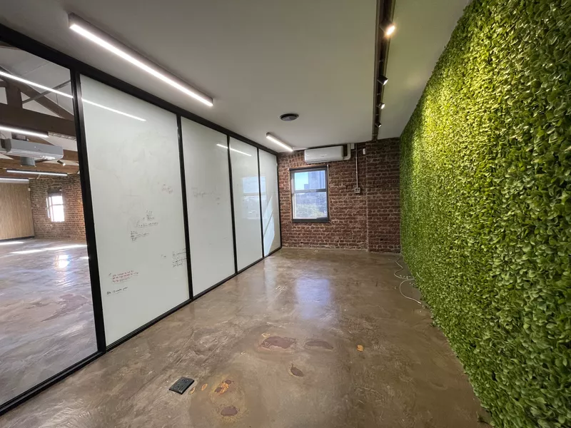 303 m² Office for sale in Foreshore, Castle Mews (photo 15)