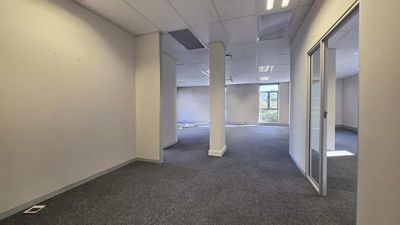 273 m² Office to let in Century City, Grosvenor Square - Block D (photo 27)