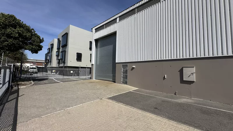 3 100 m² Industrial to let in Marconi Beam, 11 Kunene Circle (photo 31)