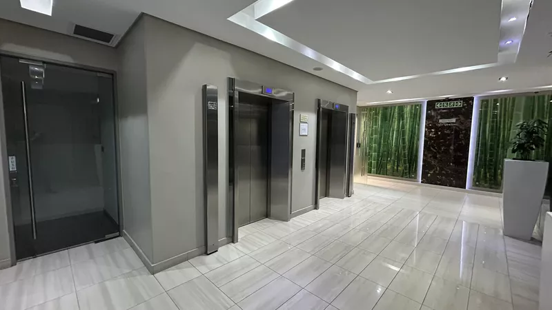 472 m² Office to let in Claremont, 200 On Main (photo 5)