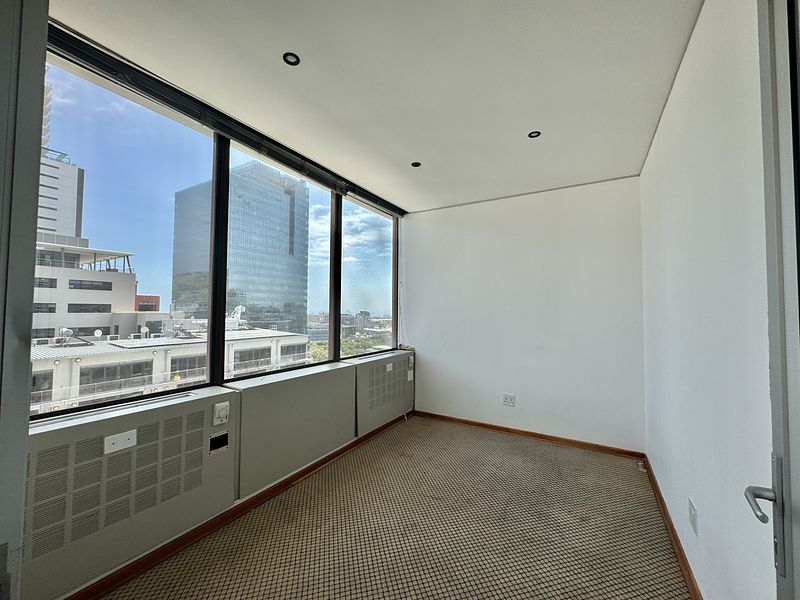 243 m² Office to let in Cape Town City Centre/CBD, 2 Long Street (photo 21)