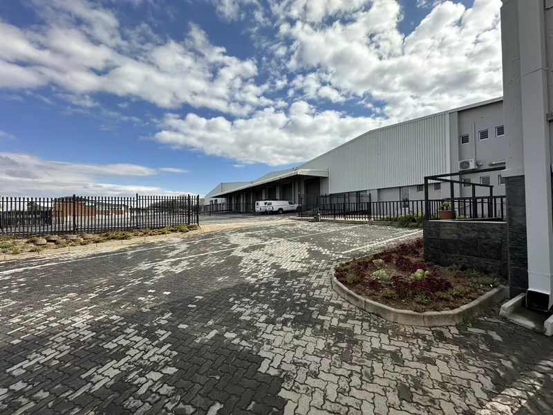 6 242 m² Office to let in Midrand, 48 Reedbuck Crescent (photo 2)