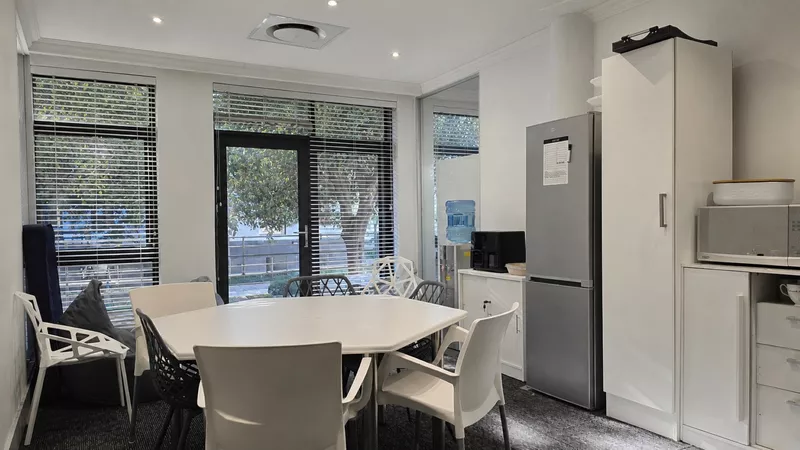 633 m² Office to let in Estuaries Office Estate, 2 Oxbow Crescent, The Estuaries (photo 33)