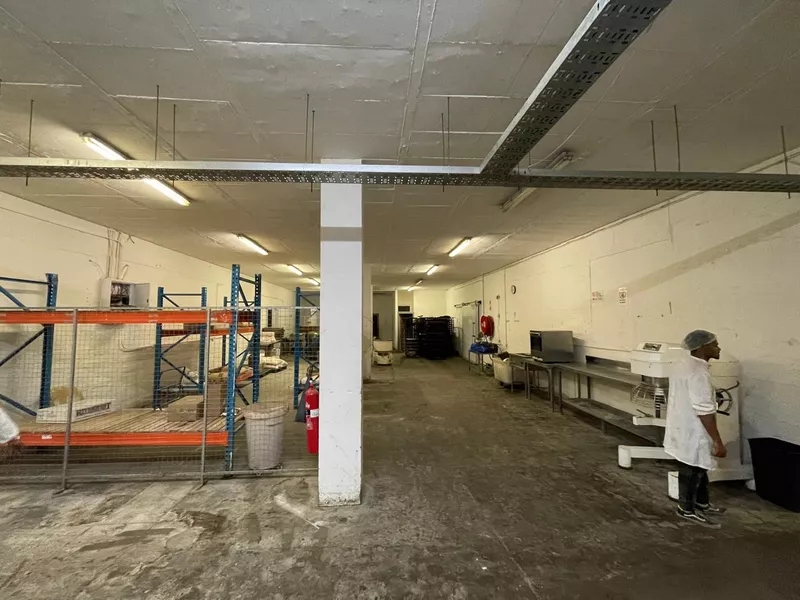 2 000 m² Industrial to let in Parow East, 40 West Str Parow East (photo 13)
