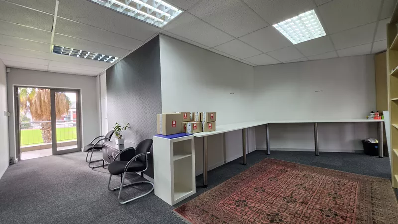 186 m² Office to let in Central Park, The Pavilion (photo 22)