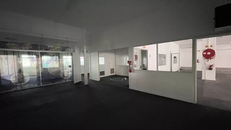 860 m² Office to let in Woodstock, 264 Victoria Road (photo 9)