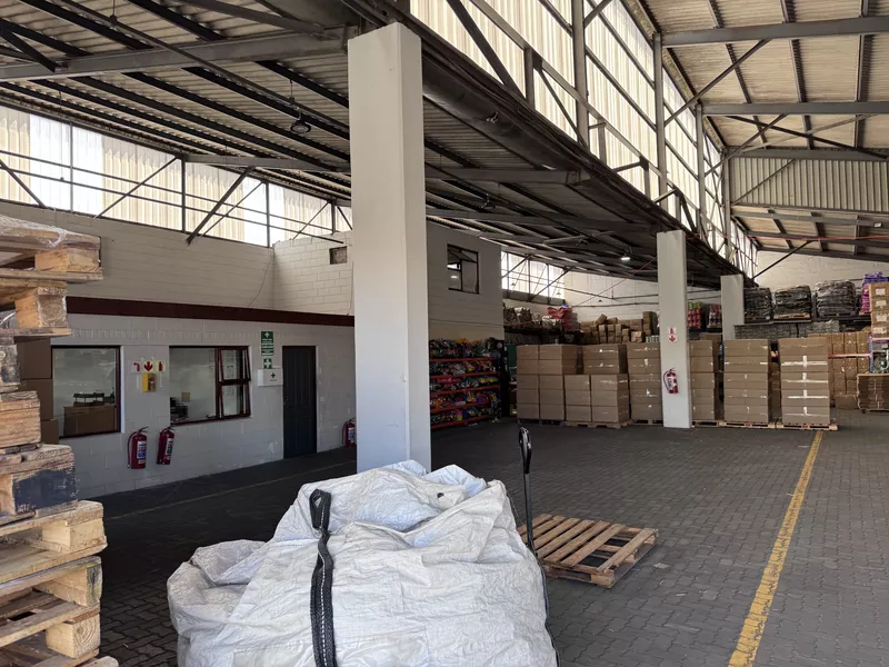 2 200 m² Industrial to let in Blackheath, Neulux Logistics (photo 2)