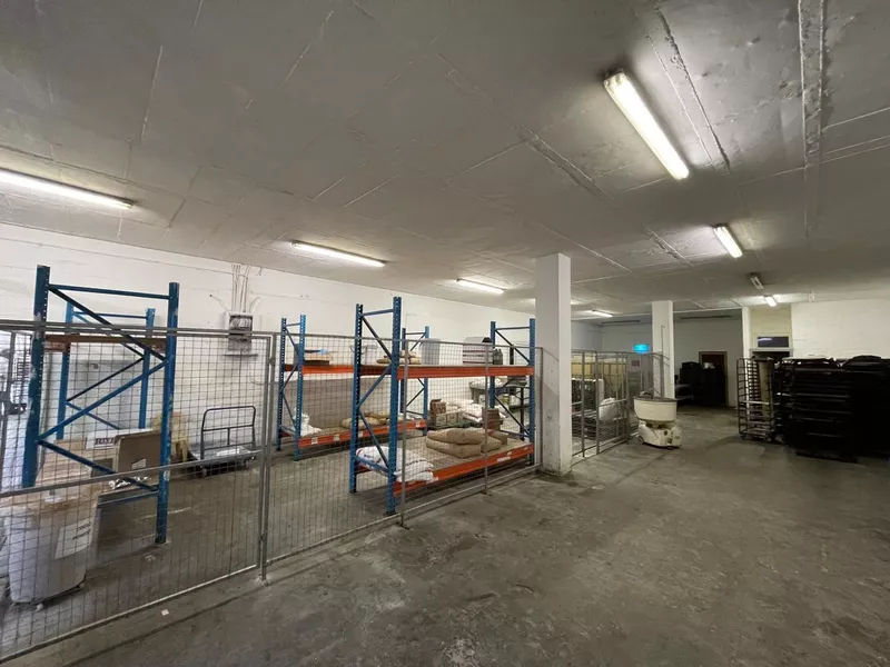 2 000 m² Industrial to let in Parow East, 40 West Str Parow East (photo 12)