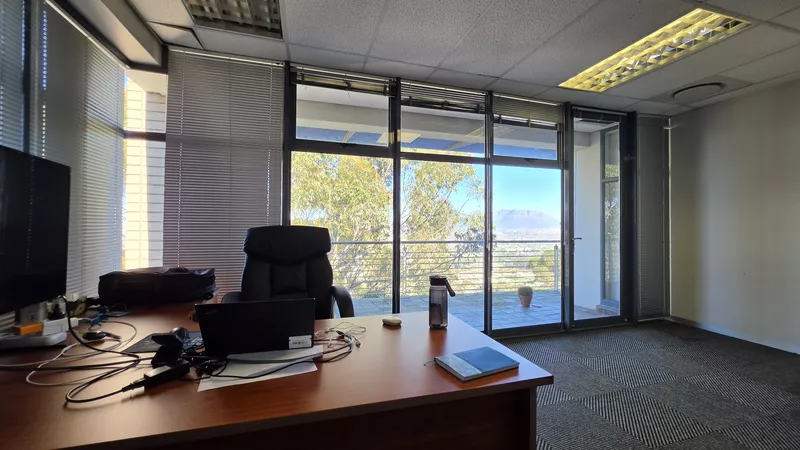 836 m² Office to let in Tygerberg Office Park, Tygerberg Office Park - Plattekloof House (photo 22)