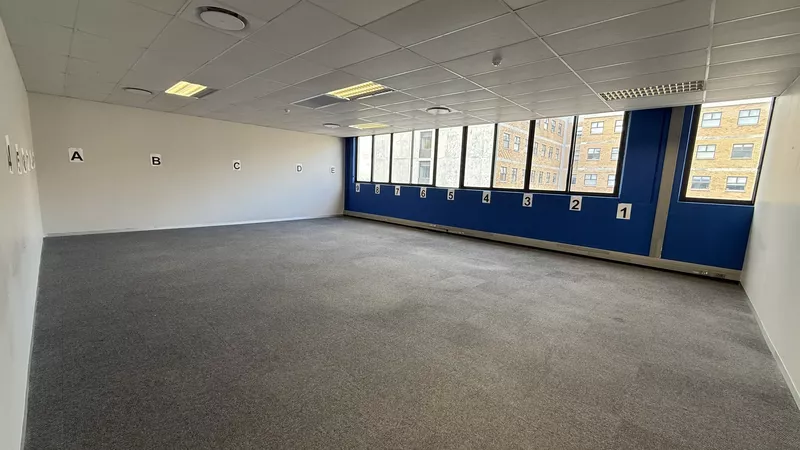 2 300 m² Office to let in Observatory, Deneb House (photo 33)