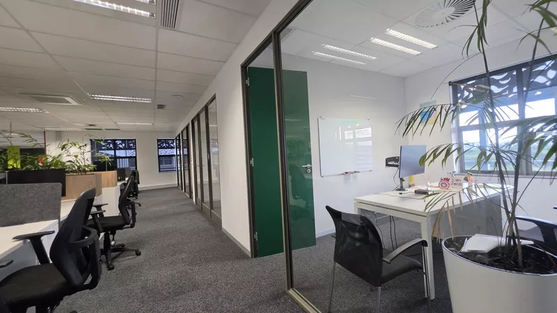 814 m² Office to let in Century City, 5 on Century City Drive (West) (photo 25)