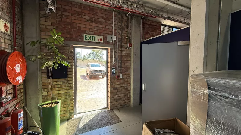 360 m² Office to let in Observatory, North Park (photo 8)