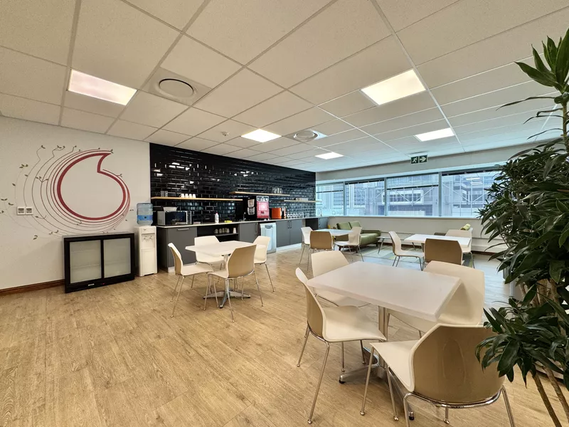 950 m² Office to let in Cape Town, The Towers (photo 17)