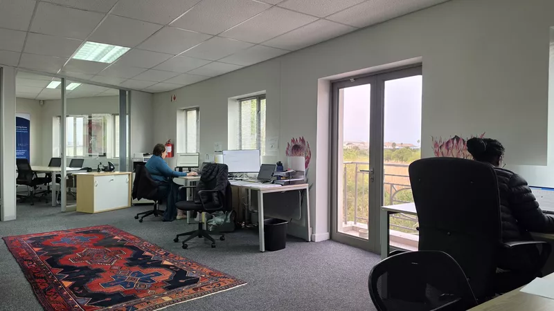 186 m² Office to let in Central Park, The Pavilion (photo 24)