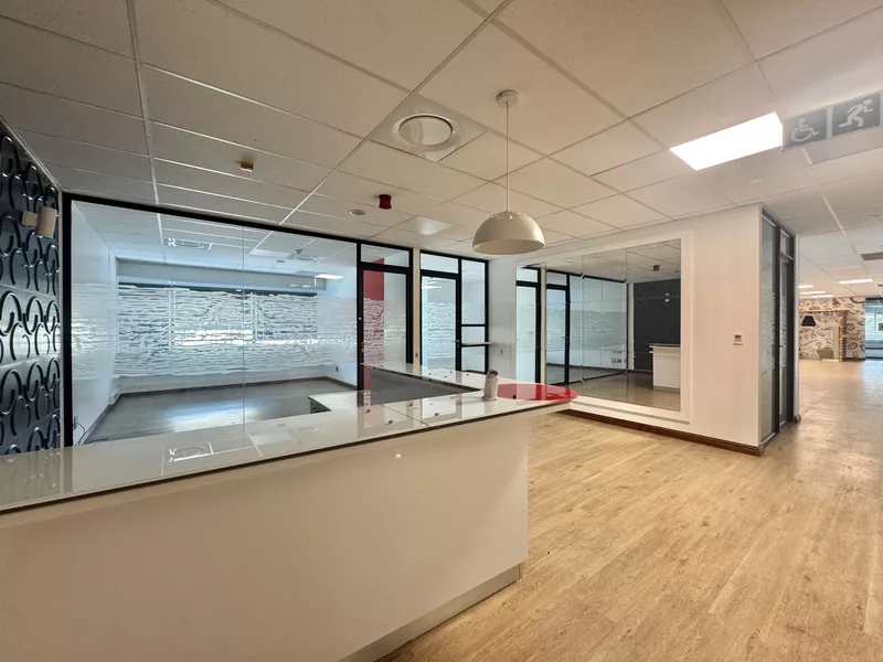 950 m² Office to let in Cape Town, The Towers (photo 7)