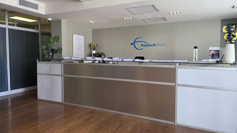 647 m² Office to let in Century City, 5 Edison Way - Century Gate (photo 14)