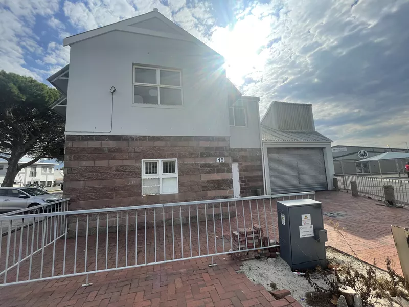 385 m² Industrial to let in Estuaries Office Estate, Royal Cape Park Unit 18 (photo 1)