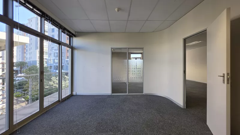 273 m² Office to let in Century City, Grosvenor Square - Block D (photo 22)