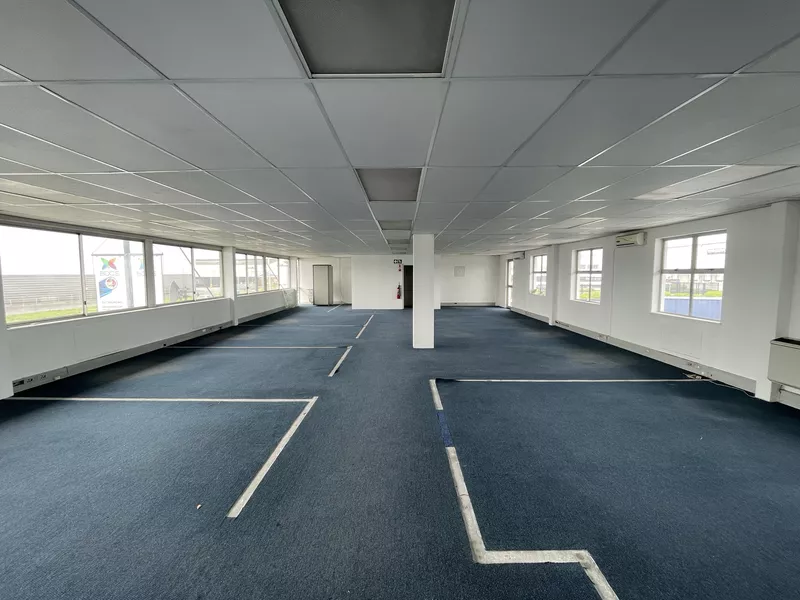 232 m² Office to let in Marconi Beam, Spearhead Business Park (photo 8)