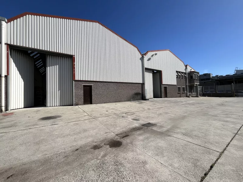 990 m² Industrial to let in Parow Industrial, 56 Junction Road (photo 2)