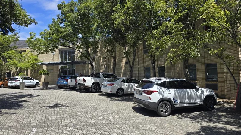 511 m² Office to let in Tygerberg Office Park, Uitzicht - Tygerberg Park (photo 4)