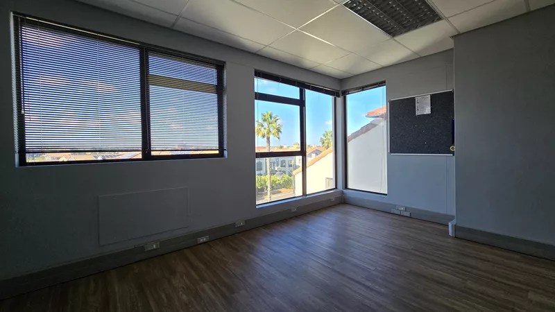 208 m² Office to let in Boulevard Place, Boulevard Place - North Lobby (photo 12)