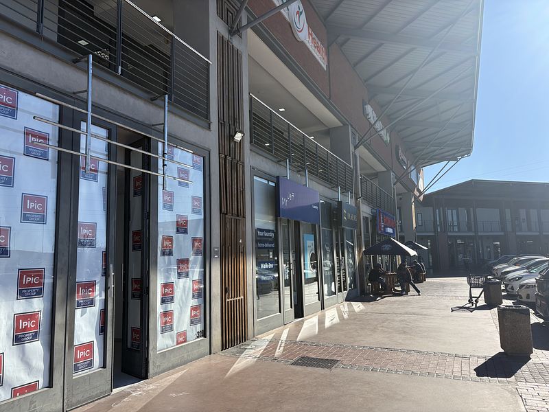 63 m² Retail property to let in Kuilsriver, IPIC Shopping Centre Soneike (photo 15)