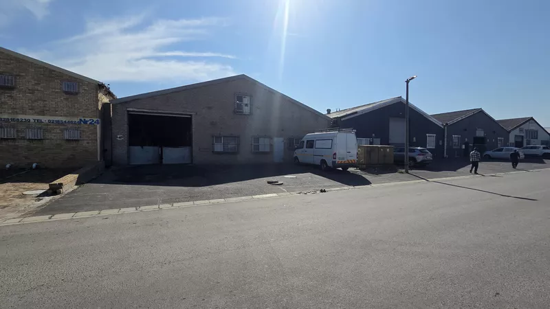 500 m² Industrial for sale in Strand, 26 De Kock Street, George Park, Strand (photo 1)